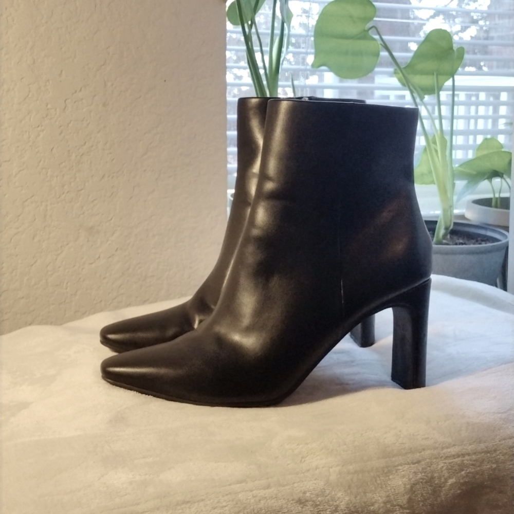 Unisa black boot / bootie, size 9.5
